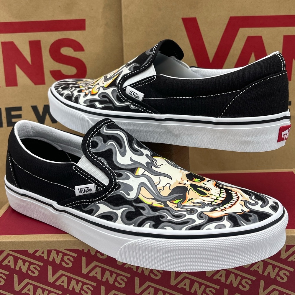 Vans Men's Black Skull Design Bold Classic Slip-On
Flame Skull Black/True White - Picture 15 of 16